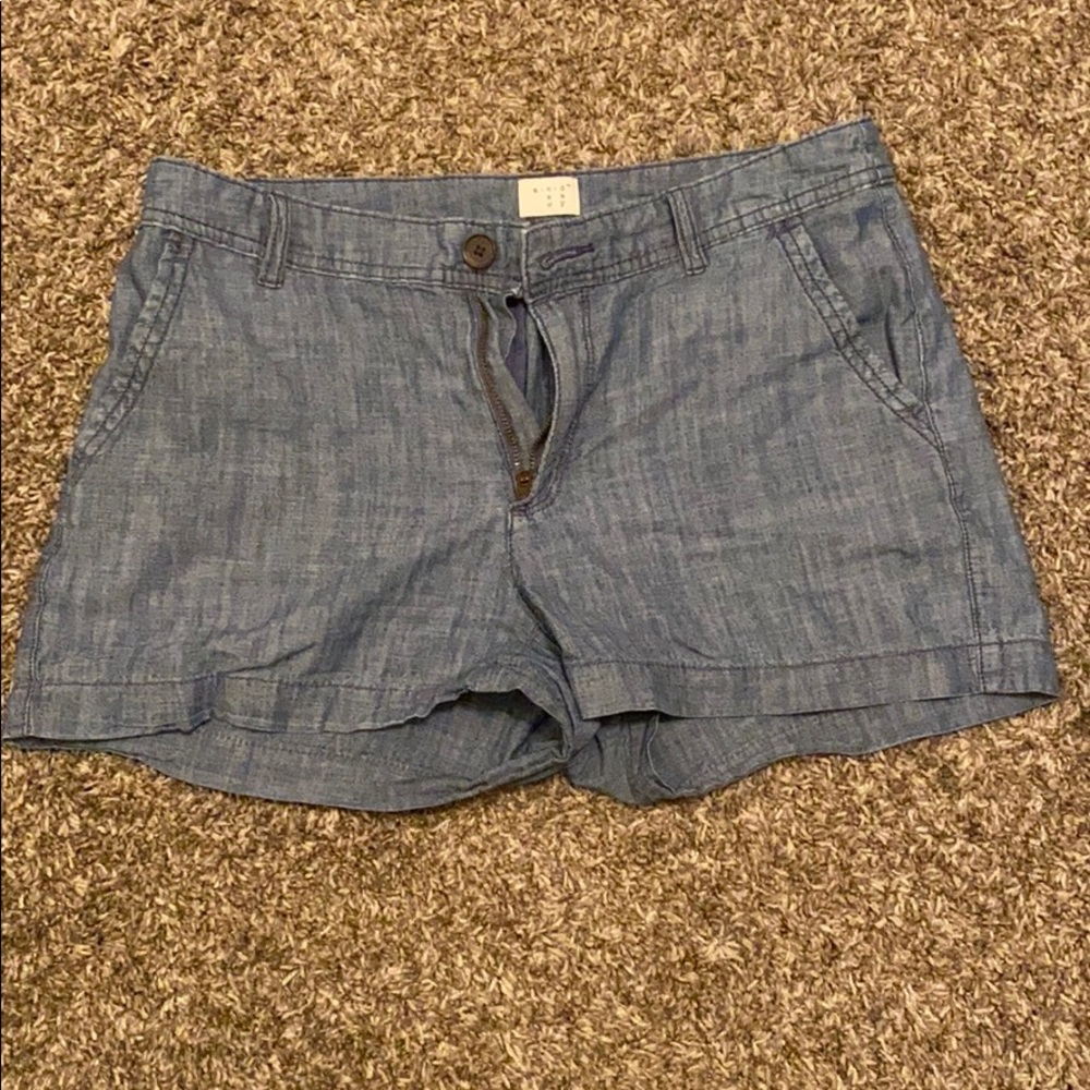 light denim booty shorts 😅 great for the summer